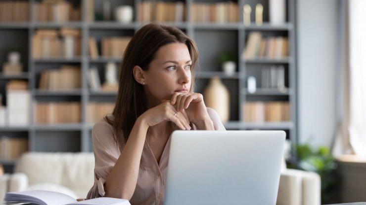 Factors Working Moms Should Consider When Evaluating a Salary Package