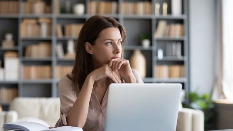 Factors Working Moms Should Consider When Evaluating a Salary Package